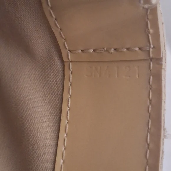 Louis Vuitton Cream Iridescent Patent Leather Tote - Picture 12 of 16